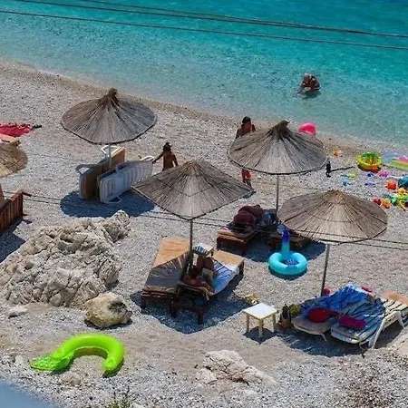 Mariakrisaf Konukevi *