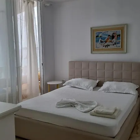 Mariakrisaf Konukevi